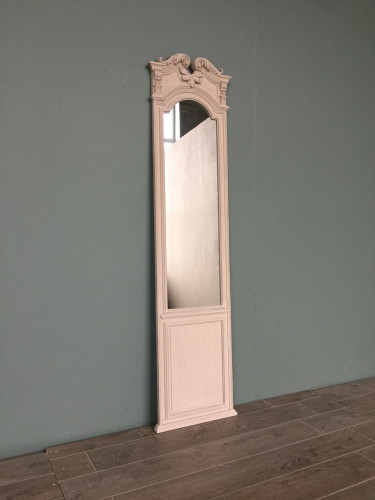 зеркало напольное с резным верхом молочное барельеф в Ростове-на-Дону